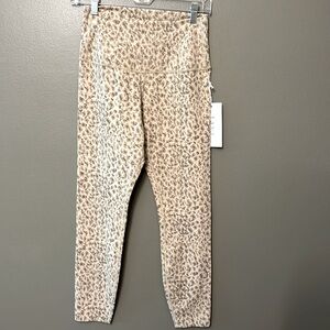 Tavi high waisted 7/8 leggings! NWT. Size L